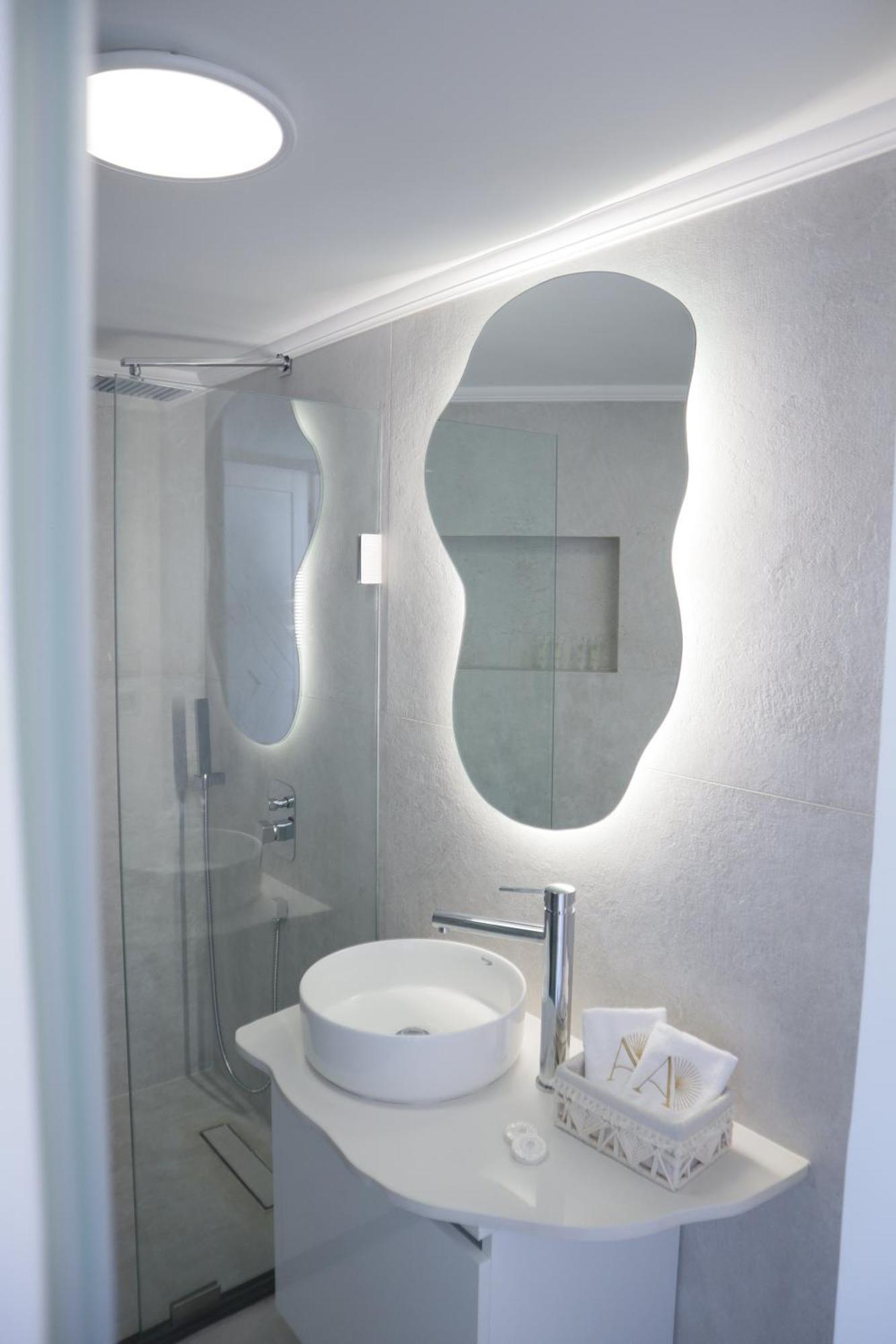 Aqualand Hotel & Resort Батрун Экстерьер фото